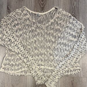 Cozy Knit V-Neck Cropped Sweater - Cream and Gray